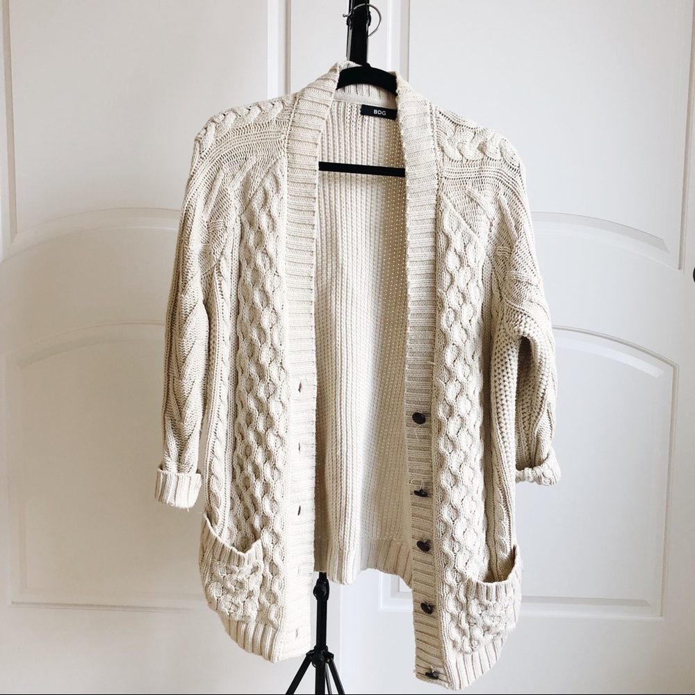 Oversized Pullover Cardigan with Brown Buttons